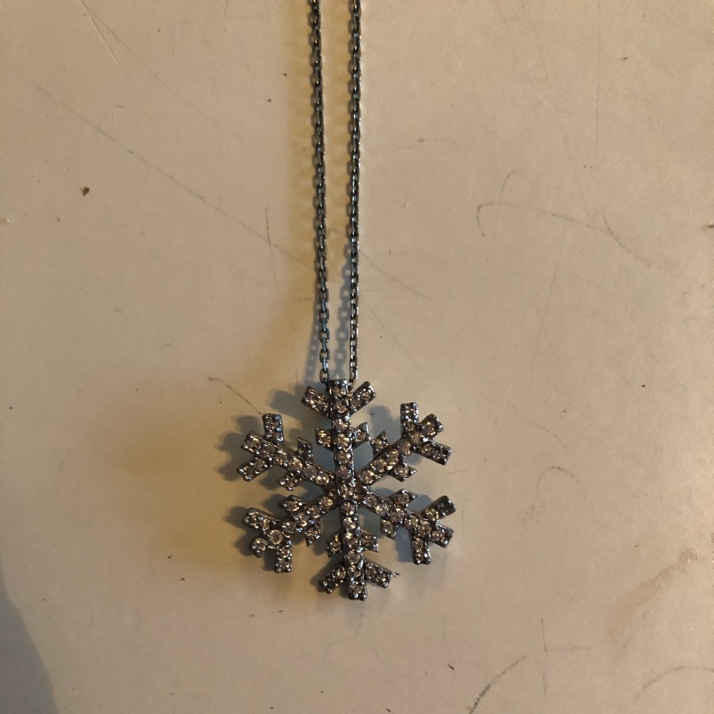 Snowflake necklace with chain